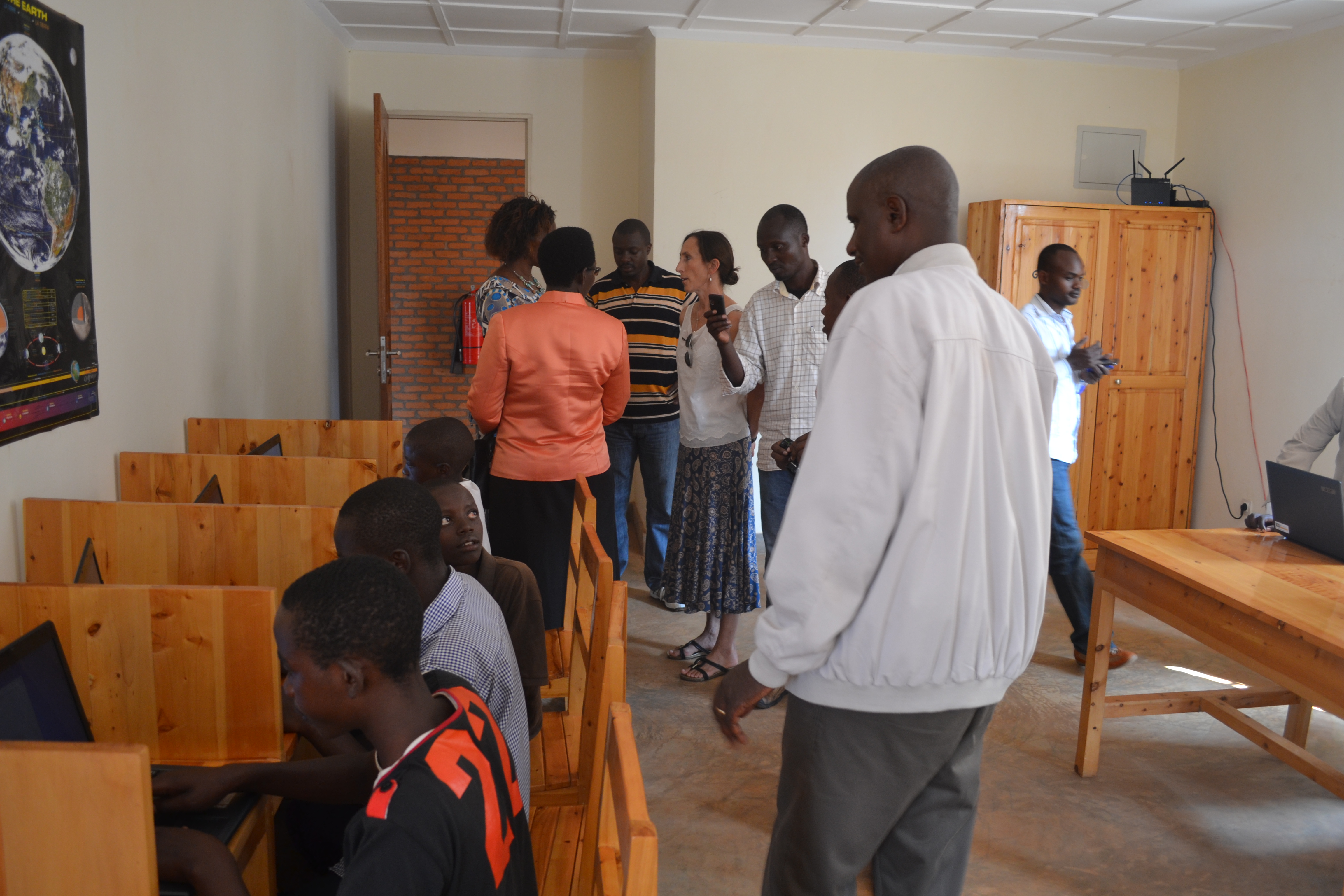 Icyumba cya mudasobwa mu isomero rya Rwinkwavu · 2013